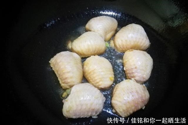 鲜香|街头网红小吃鸡翅包饭，不用烤箱也能做，鲜香美味，学会可以开店