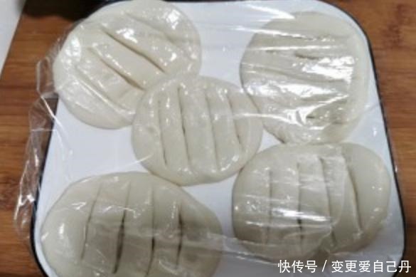 揉面|别再买手工面了,教你在家做,不揉面不擀面,爽滑筋道,太香了!