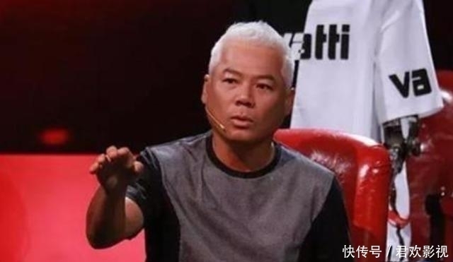 起身|蒙面唱将史上最大牌:揭面后评委乖乖起身,全都不敢点评