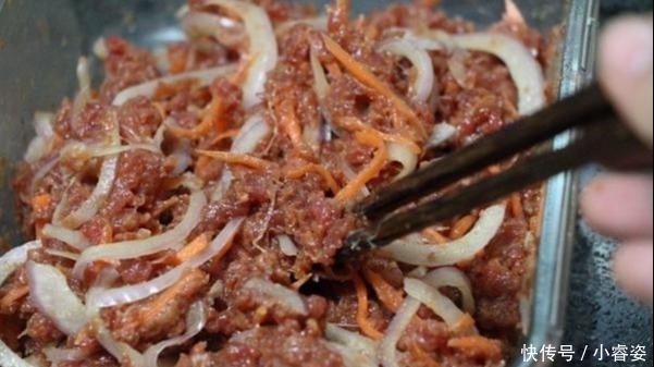 牛肉饼|家庭版牛肉饼制作教程,调馅有讲究冷藏1小时,汁多还鲜香