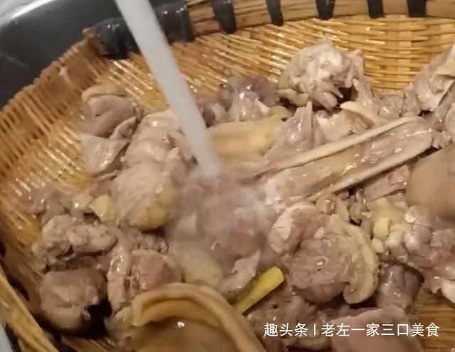 鸭肉|鸭子最美味的川味做法,一次烧一大盘,鸭肉香辣爽口好吃