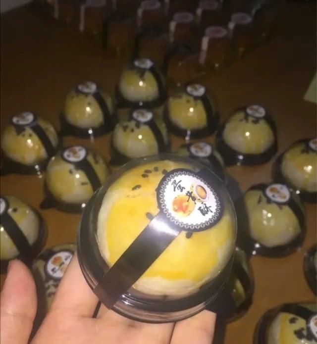  醒发|不用揉出膜不用醒发，教你做酥到掉渣的网络红人蛋黄酥中式点心