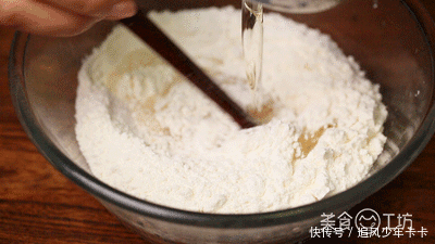 张手抓饼|早餐不想吃馒头+粥,只能喊你吃酥了,做法不外传