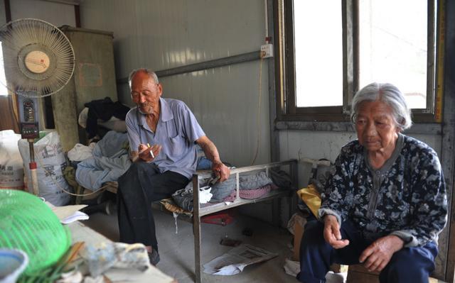 还债|79岁老人替儿还债330万，坦言人在债在，不能活的没有良心