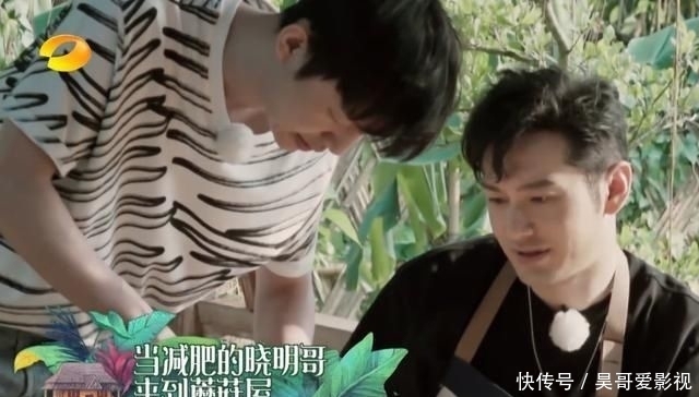  黄晓明|《中餐厅》后遗症？黄晓明做客蘑菇屋，全程低头洗碗像服务员！