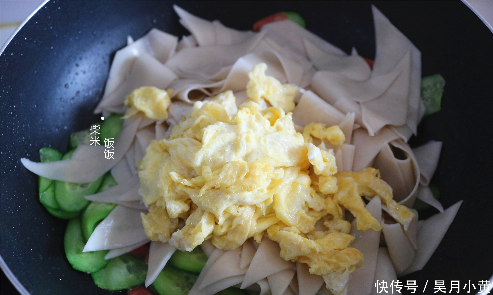 懒人|娘俩的懒人午餐,饭菜一锅出,每人一碗,网友:真省事