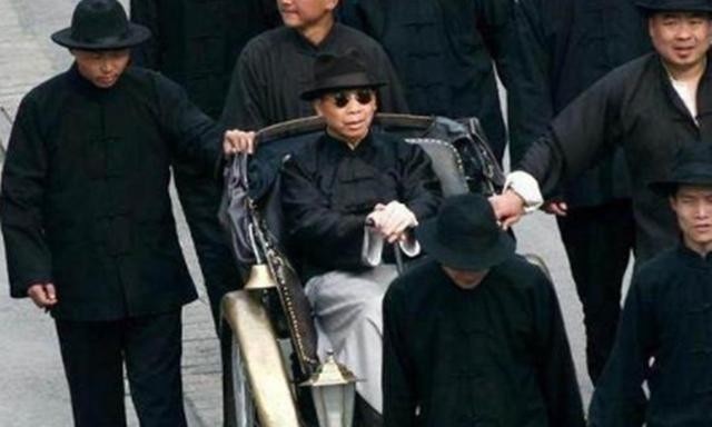 借钱|晚年杜月笙落魄到借钱维生，此人说一句话，杜月笙红了眼眶