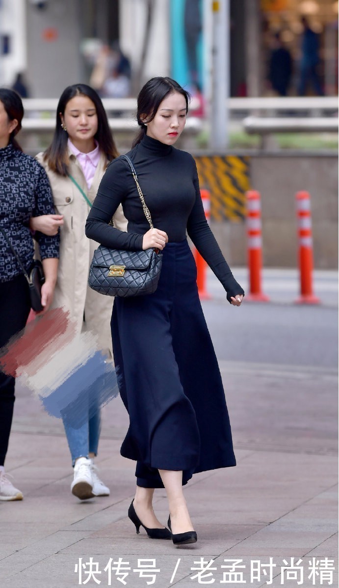 紧身|摄影:难怪身材好的妹子都喜欢紧身款, 一件黑色紧身长袖衫, 就能穿出高级感