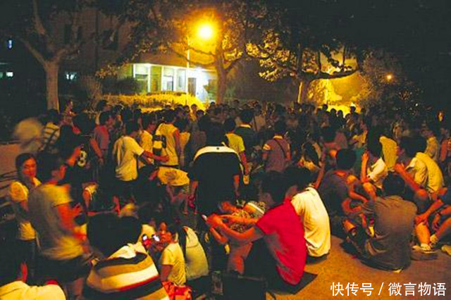 大学生|大学开学再现“占座”大潮，本科生遍地，研究生受热捧