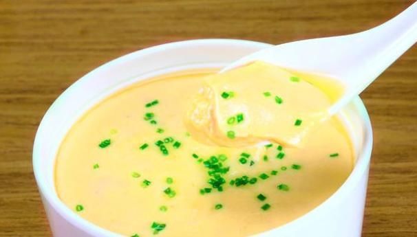 蛋羹里|蒸鸡蛋用冷水还是热水我蒸错了20年,教你一招,鲜爽嫩滑