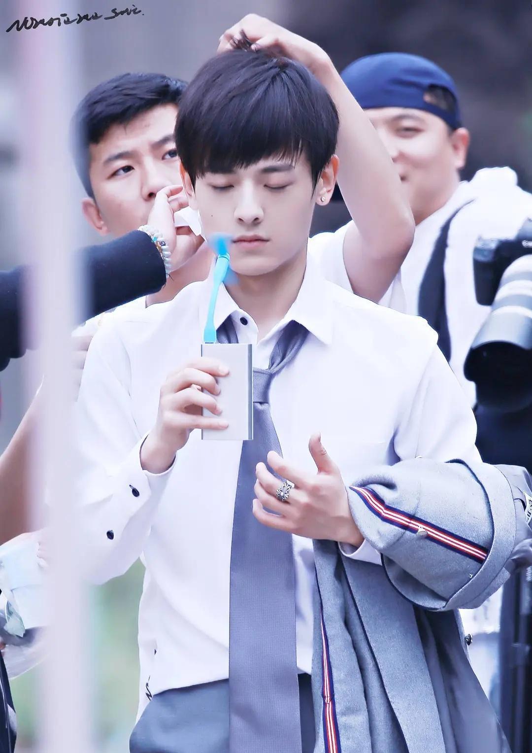  镜头|《琉璃》男二腾蛇百搭，全程陪璇玑追夫，1个动作成就最出彩镜头