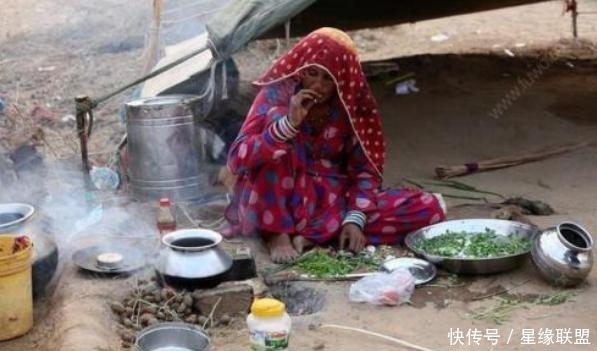 女人|想知道印度女人是怎么做饭的吗？中国游客实拍印度普通农村！