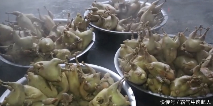 回头客|大娘卖30年“桶子鸡”,20元一只,没有回头客,邻摊:谁吃谁傻!