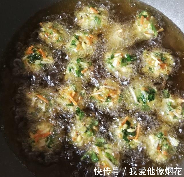 丸子|胡萝卜豆芽菠菜丸子,外酥里嫩,咸香适口