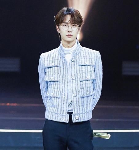  期待|都在期待《有翡》上线，离开古装扮相的王一博，谁还认得出他？