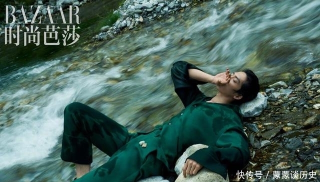 上演|井柏然大片超带感,穿白衬衫上演“湿身诱惑”,诠释自然与艺术感