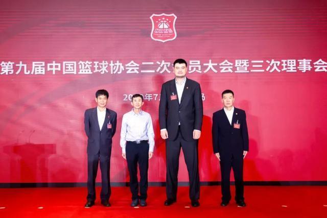  夜市|姚明夜市撸串引争议，带头违规？网友：是为中国篮球而“撸”