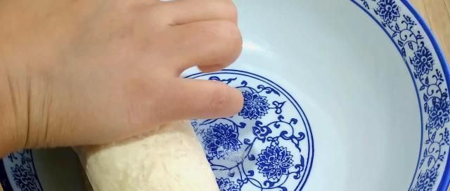 真香|做面包不用高筋粉,不用烤箱,2个苹果加2个鸡蛋,暄软拉丝,真香