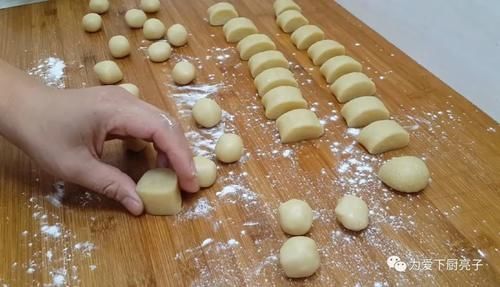 个个|中秋节月饼别买着吃了,锅里烙一烙,个个香酥又掉渣,没烤箱也能成功