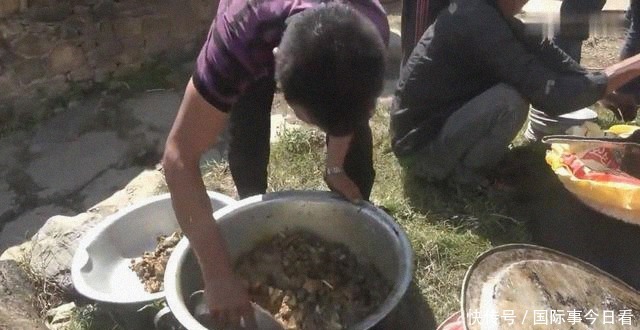 米饭|尼泊尔农村大型酒席,场面壮观,只吃一个菜咖喱羊肉配米饭