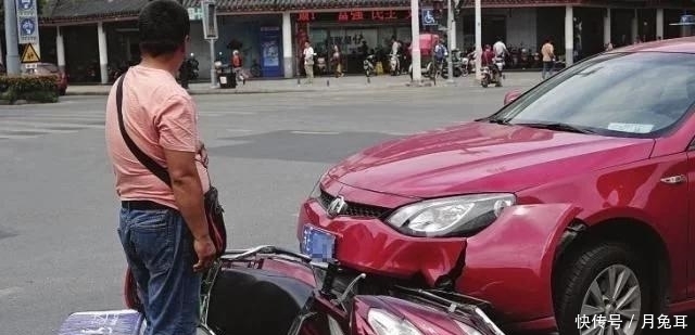  责任|私家车等红灯被电动车撞上，电动车车主不幸身亡！责任算谁的？