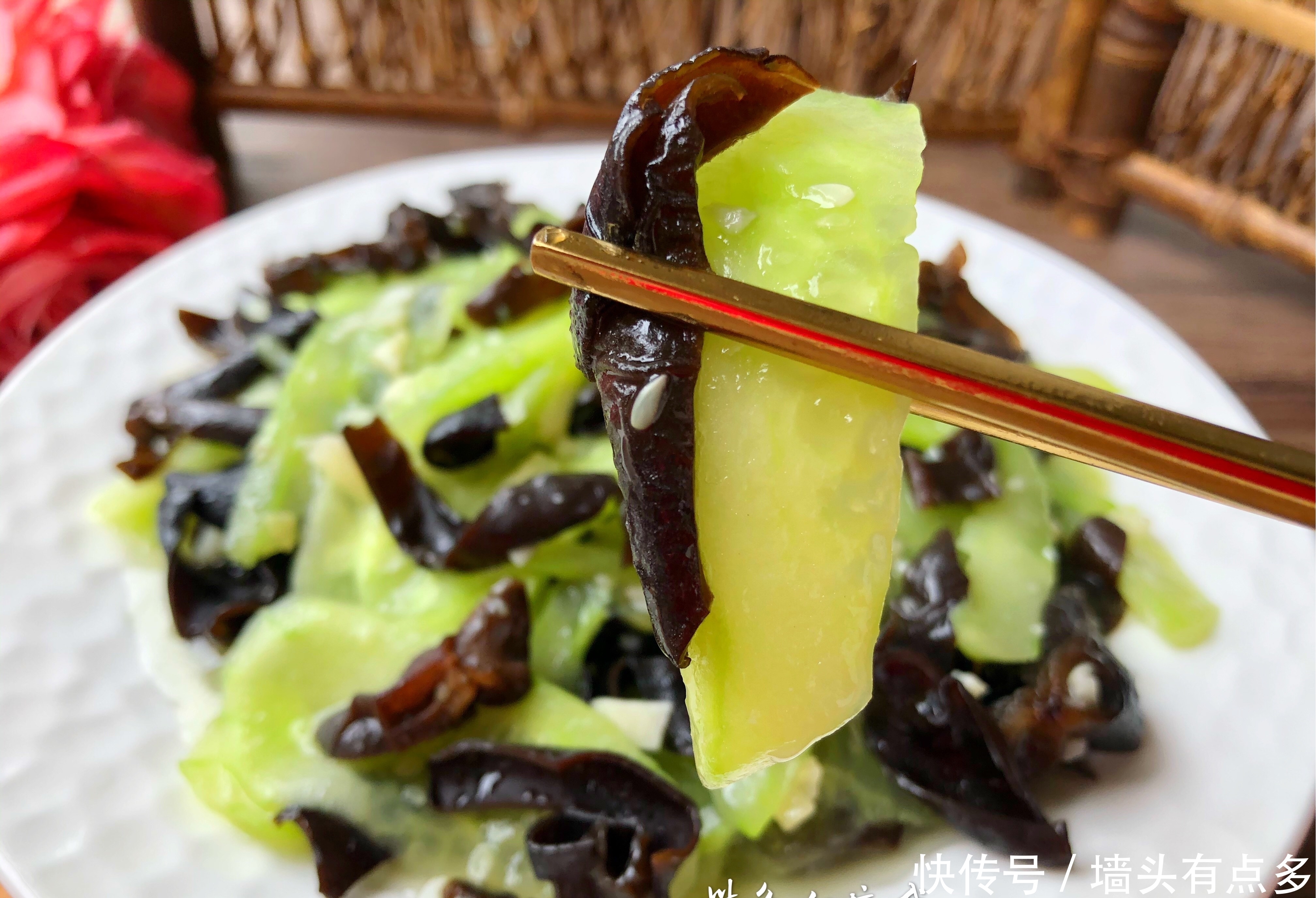 别错过|它和黑木耳天生是一对,简单炒一炒,清肠去脂又美味,别错过