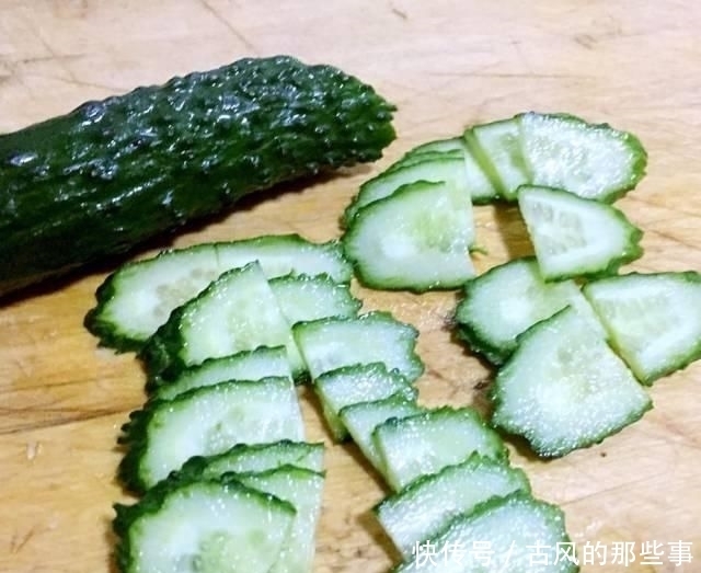 番茄|吃过之后,你会爱上番茄烩金针菇的蔬菜,比肉食更美味,也更容易制作