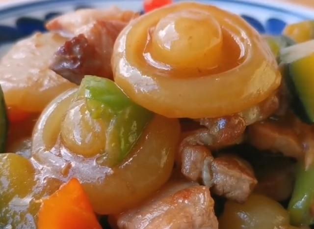  土豆|土豆别直接炒着吃，教你新吃法，加一个南瓜，上桌连汤汁都不剩