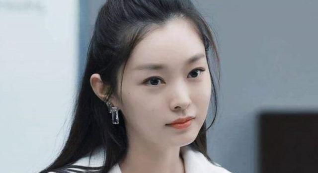  张予曦|何炅亲选的四小天鹅，主角都糊了，配角张予曦宋轶却大火