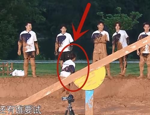 教养|Baby录节目发生意外,看到第1个冲过去的是谁后,教养是装不出来的