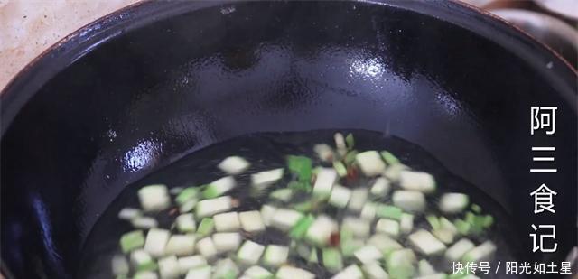 鸡蛋|火龙果不要直接吃了,加2个鸡蛋,比吃肉还香,一周吃7次都不腻!