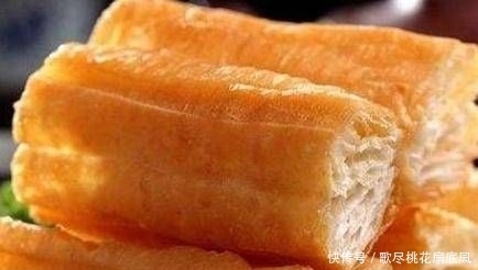 聪明|奶奶有一个聪明的方法做油条:不要煎或加水,香酥软脆特别好吃,简单零失败!