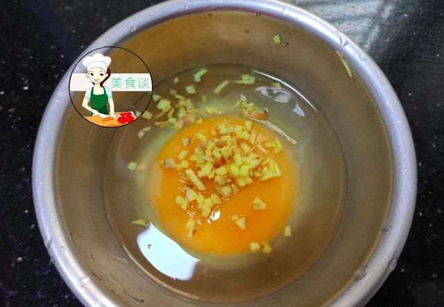  特香|三伏天，遇到此菜别手软，钙是南瓜4倍，煎蛋吃特香，现在正当季