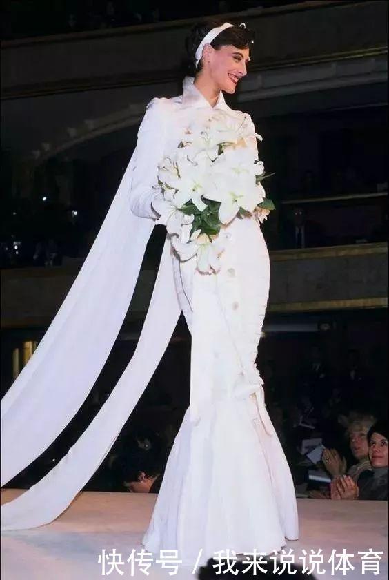 演绎|她是香奈儿首个专属模特,如今60岁,将法式优雅演绎到老