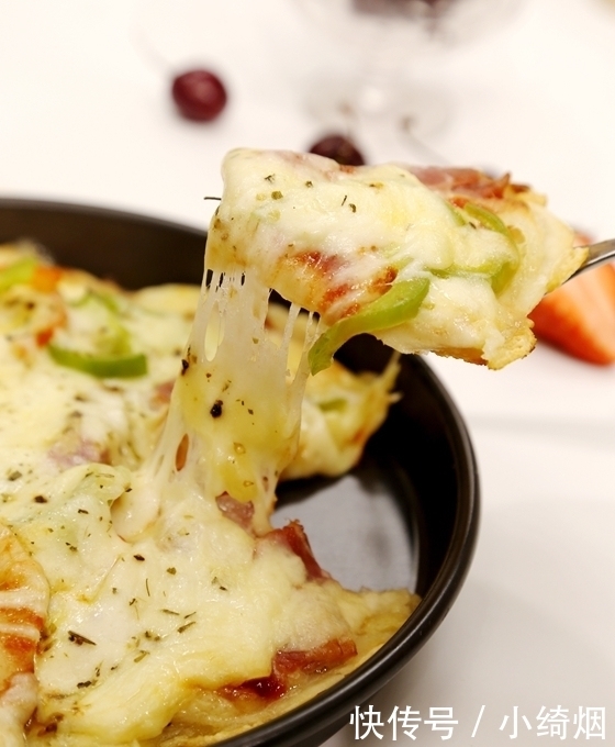 平底锅|平底锅怎么做披萨?不用揉面一次成功,几分钟就出锅,比买的还香