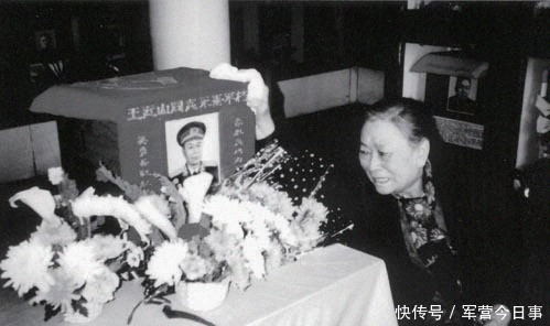 刚强|韩岫岩：开国中将王近山原配，一生刚强，养育七子女，却孤独终生