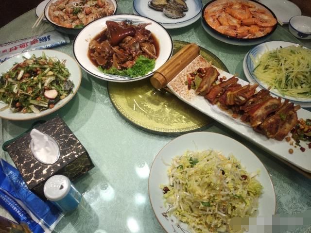 现实|农村酒席“怪象”,白酒啤酒成摆设,为何都不爱喝酒了原因很现实又无奈