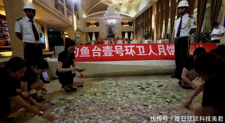 夫妇|农村夫妇带14麻袋零钱买房, 攒了30年, 最终金额让人十分佩服