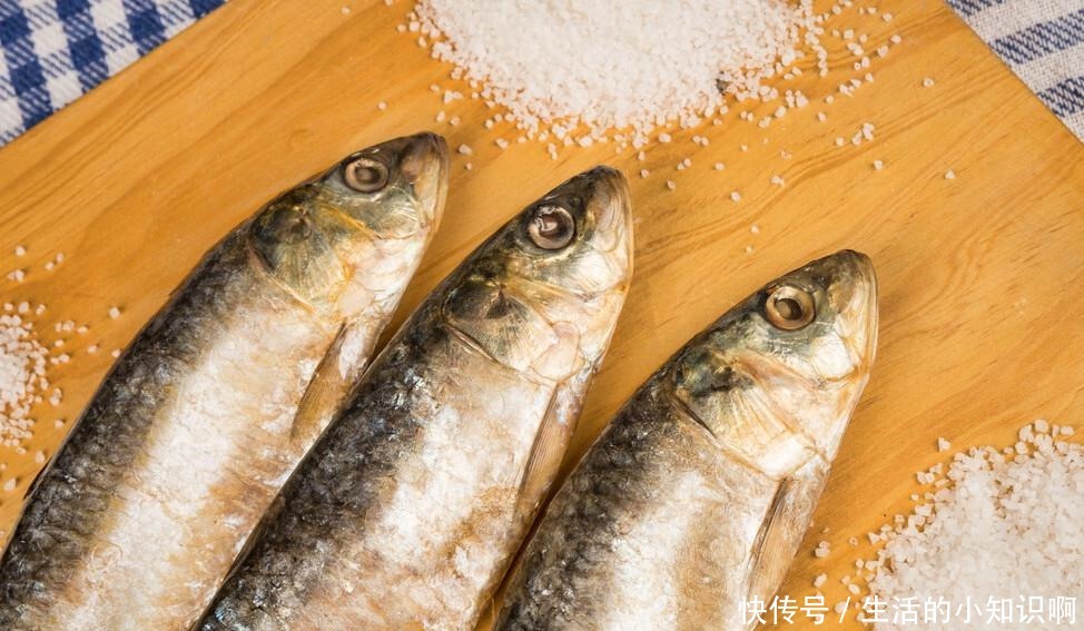 腌鱼|腌鱼时,加盐腌制是大错,教你正确做法,鱼肉质鲜嫩,没一点腥味