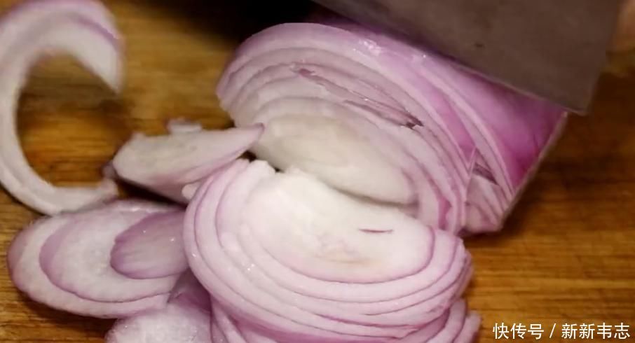 经典|经典家常菜“干煸鸡胸”,做法简单,香辣美味,开胃又下饭