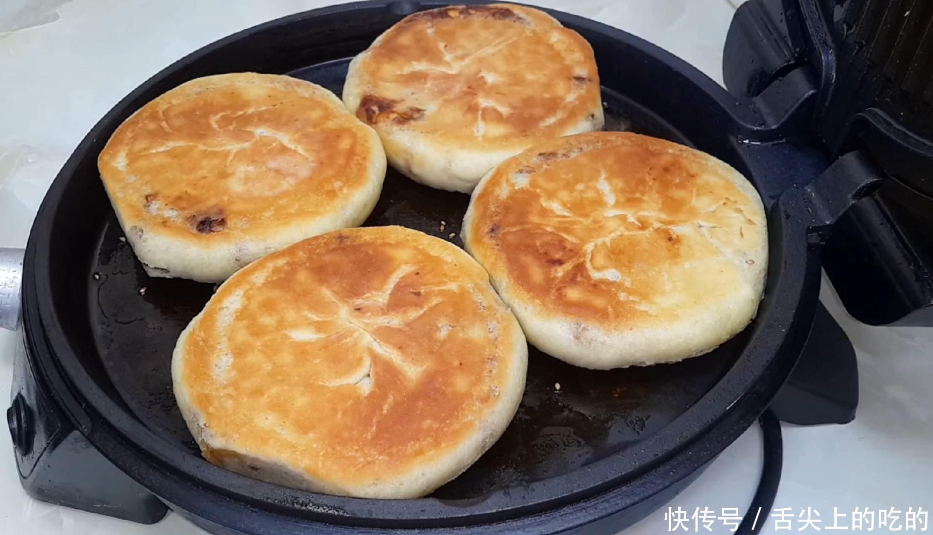 念念不忘|烧饼别买着吃了,加几勺酱料,外皮焦脆又多层,吃过就念念不忘