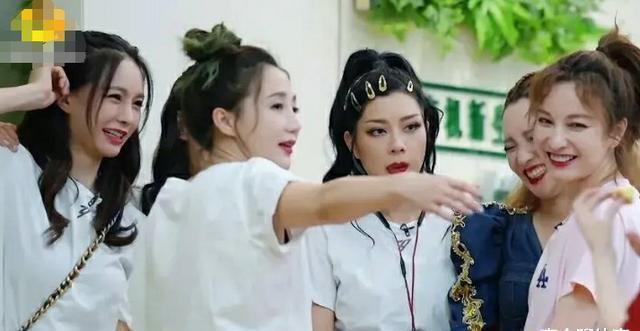 晋级决赛|《浪姐》关系好的姐姐都怎么相处,看到她们团建方式,太接地气