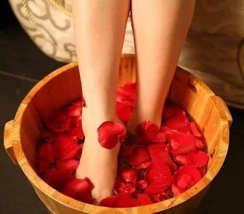  睡觉|睡觉脚冷是什么原因教你缓解脚部冰凉