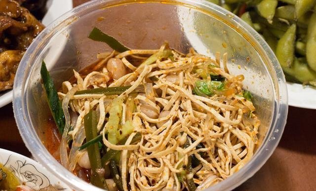 亲戚|周末亲戚来家里吃饭,弟媳下厨做了11道菜,大伙吃了一锅米饭