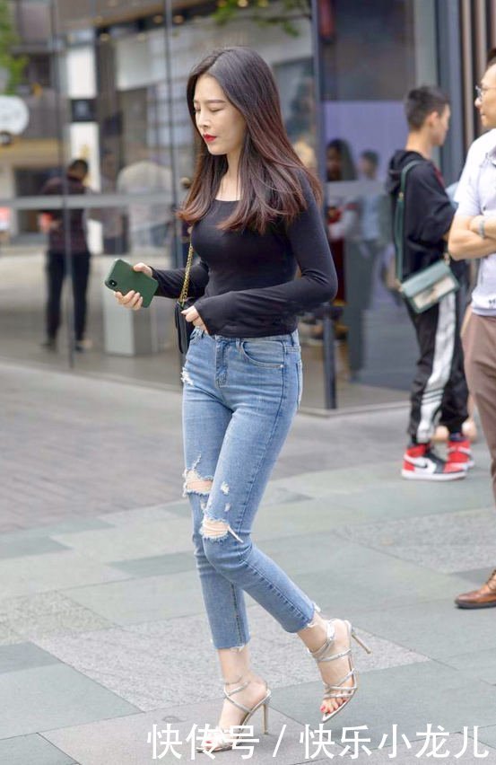 牛仔裤|秋天果然跟牛仔裤更搭，轻松舒适还显腿长，赋予清新唯美气质！