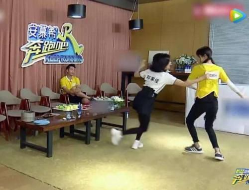 名牌|跑男团成员都撕了多少名牌蔡徐坤2个,baby6个,看到第一太强了