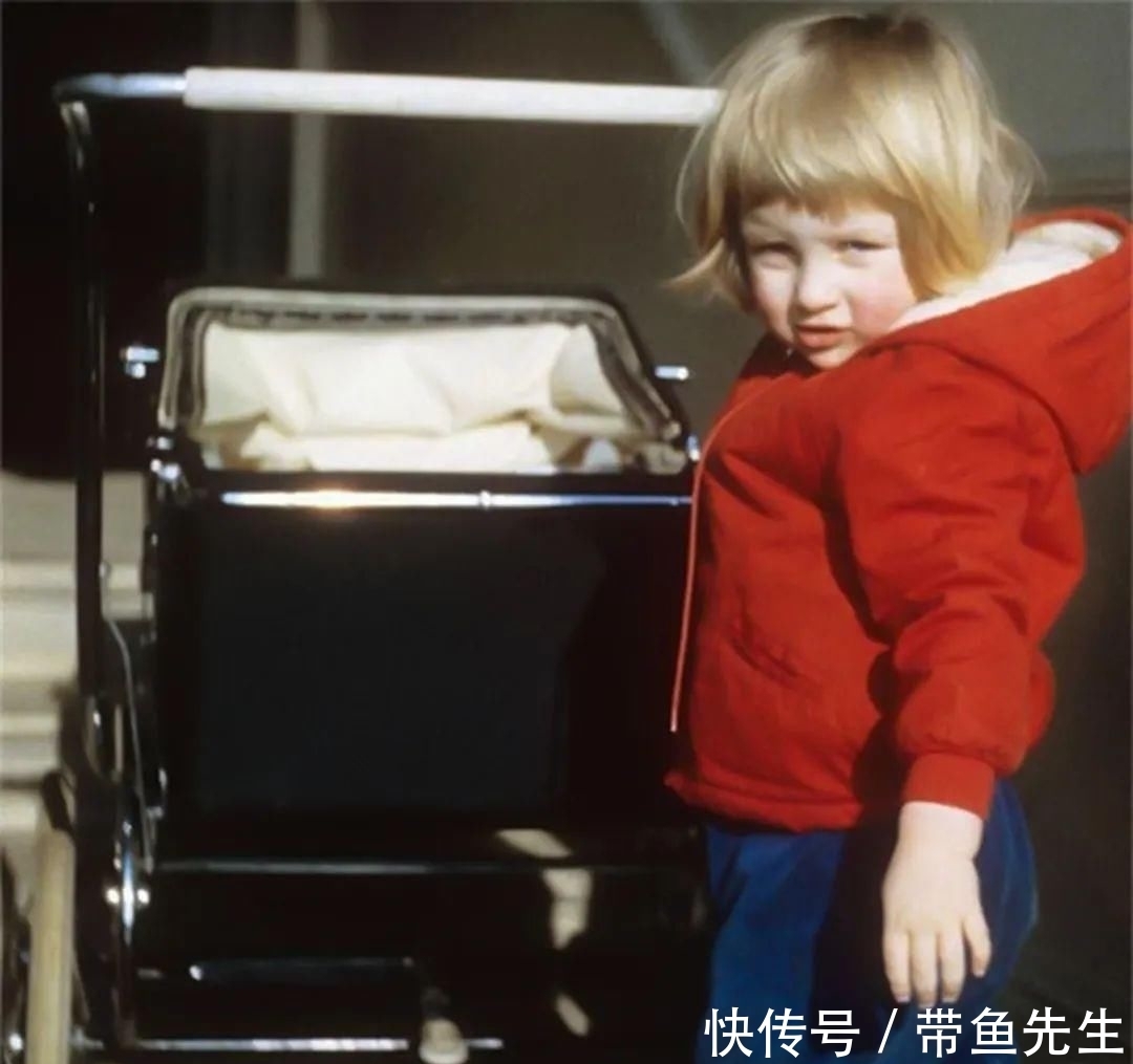 为伴|戴安娜6岁父母离异,她和弟弟相依为伴,周末见母亲是她最开心的