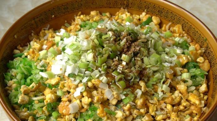 鸡蛋|秋天常吃这馅的饼子,不用发面也柔软,薄皮大馅,比肉饼还要好吃