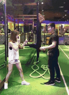 GIF|搞笑GIF:就一招神龙摆尾了!