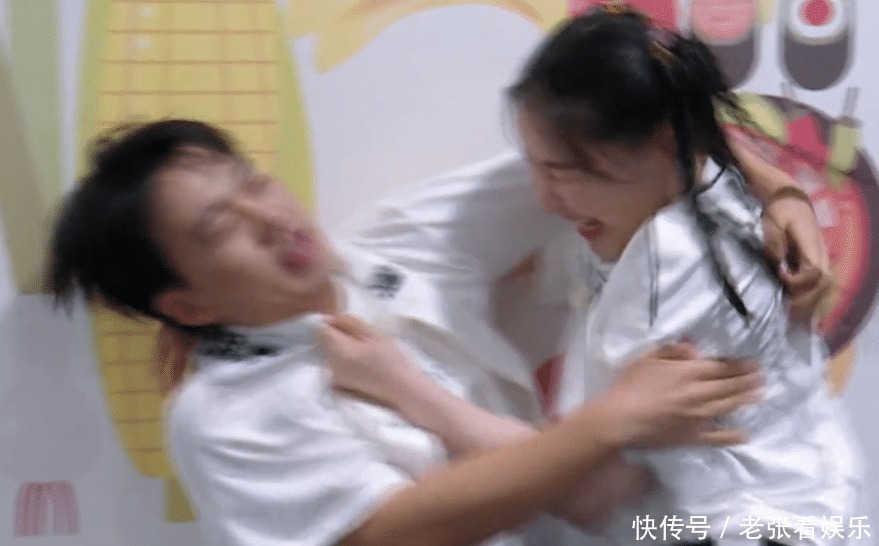  撕下|《跑男8》郭麒麟撕下金靖名牌，见他撕完后的举动，细节暴露人品